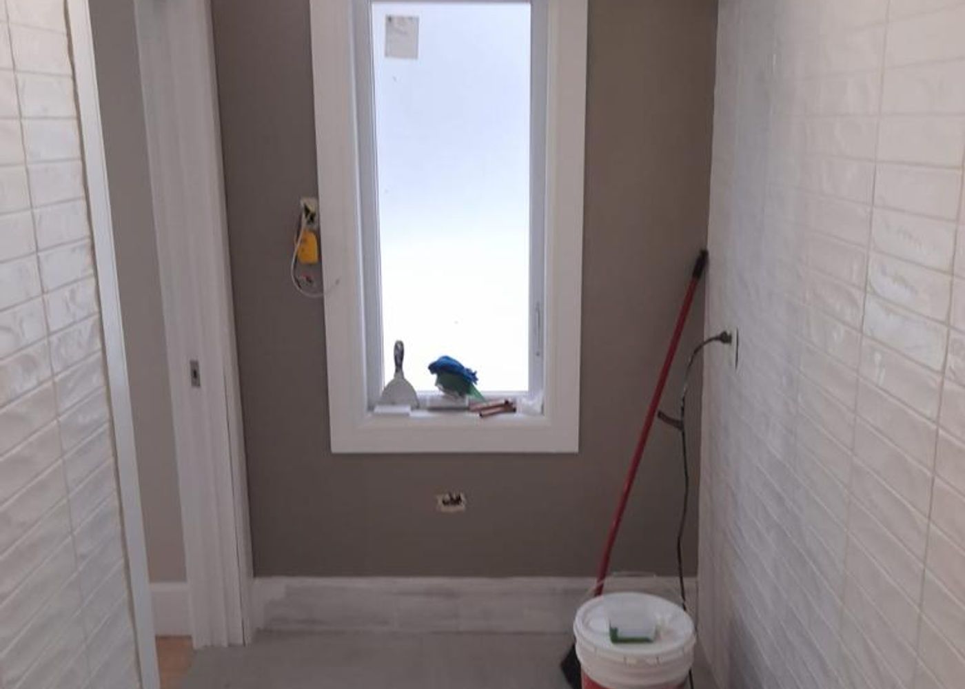 Fenêtre installée dans une pièce rénovée