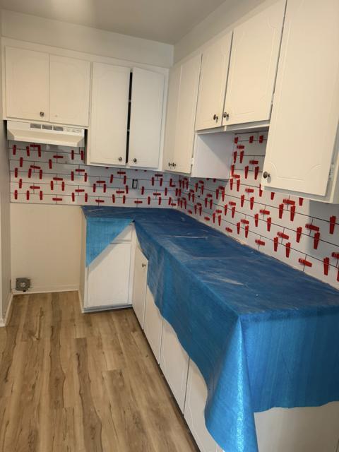 Cuisine en rénovation avec dosseret de céramique