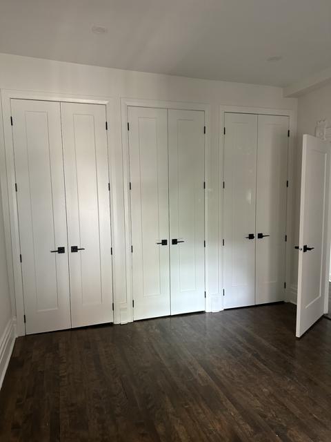 Garde-robes sur mesure à portes blanches
