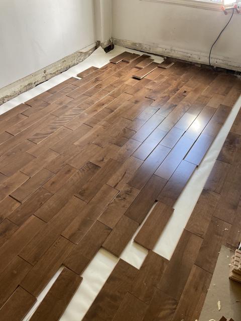 Installation d'un plancher de bois franc