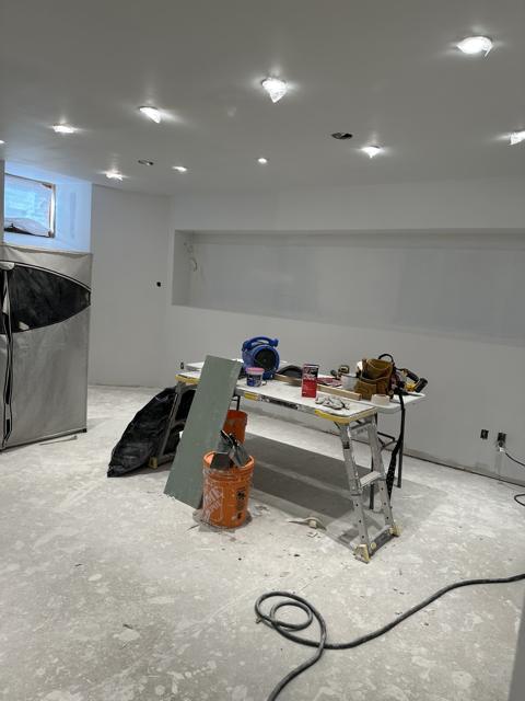 Rénovation de sous-sol en cours
